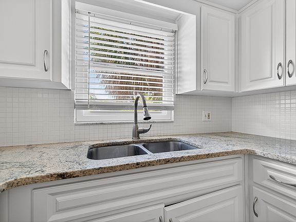 5th image of 535 12th Ave NE APT 3