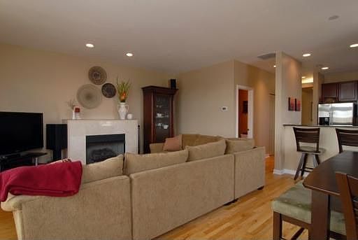 5th image of 1413 W Grand Ave