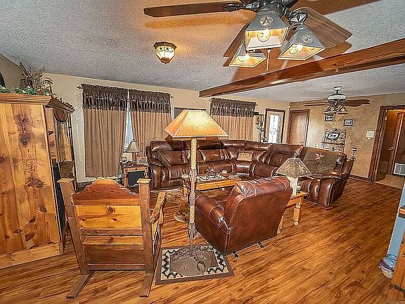3rd image of 3993 County Road 201