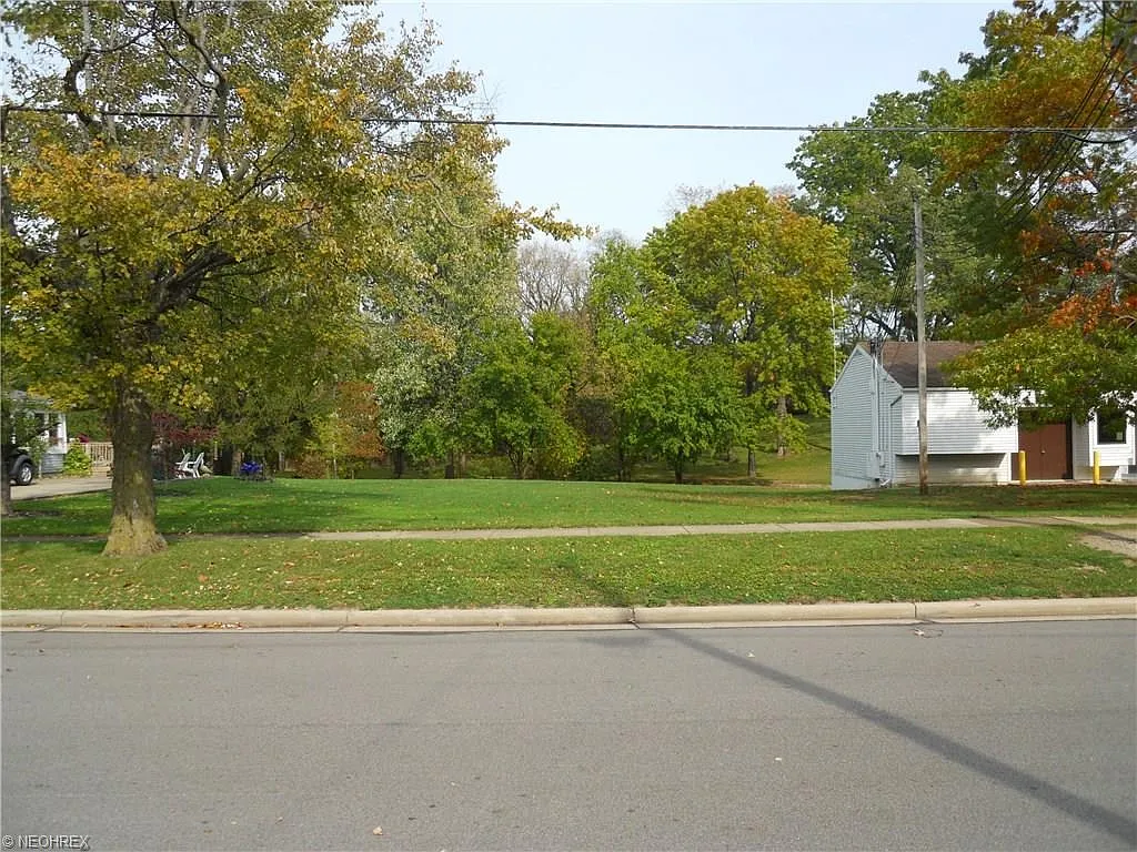Adams Ave photo 1