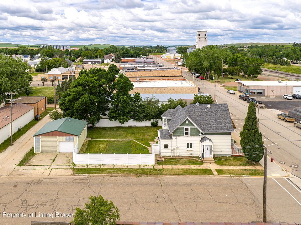1st image of 725 Main St