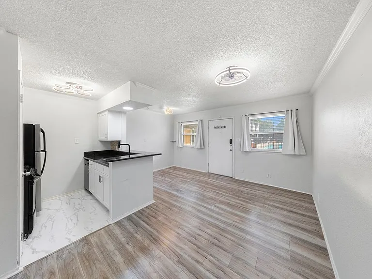 2401 Manor Rd #123 — Photo 11