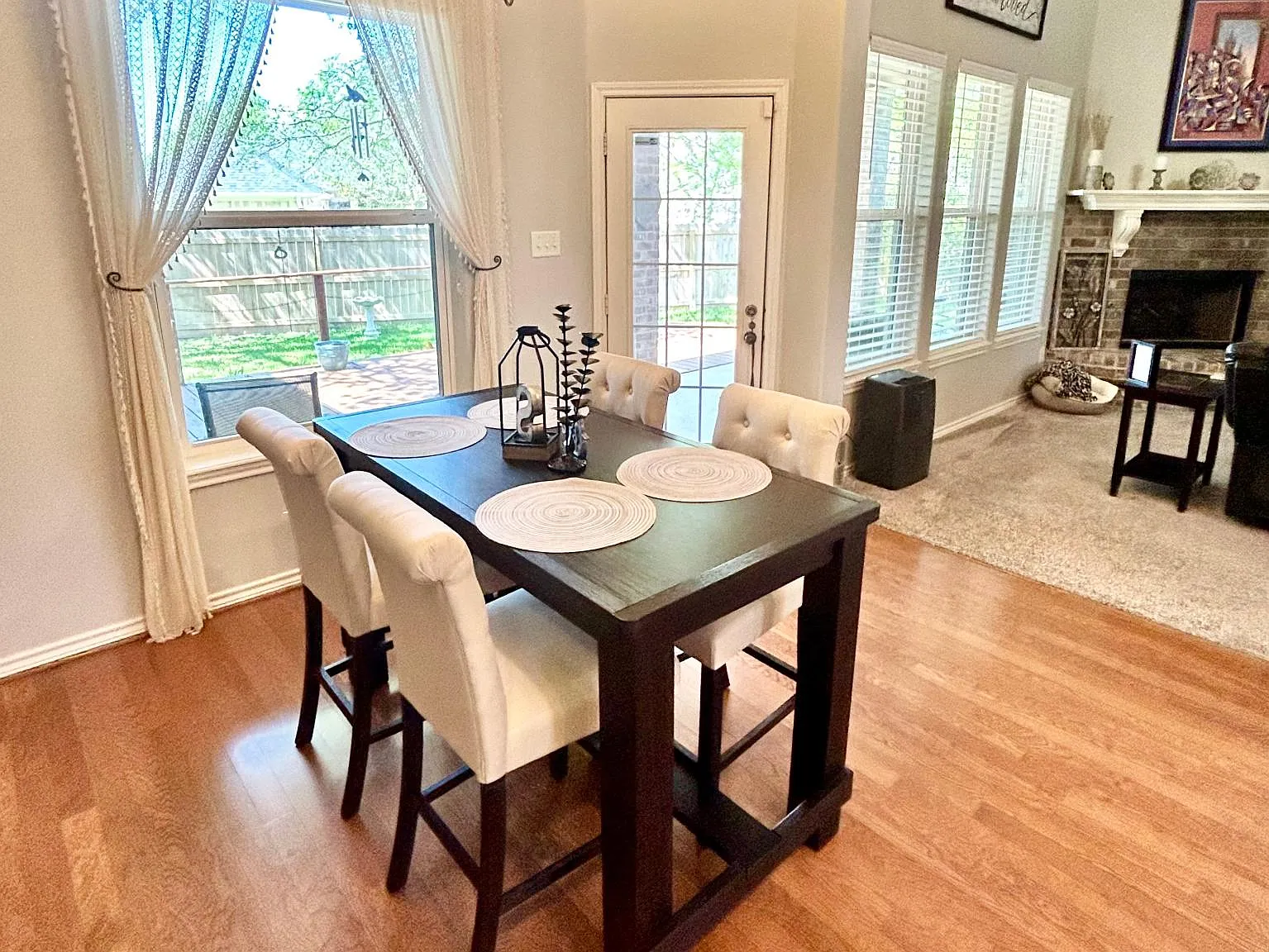 3 bed, 2.5 bath, 2146 sqft, $2,300 — Photo 4