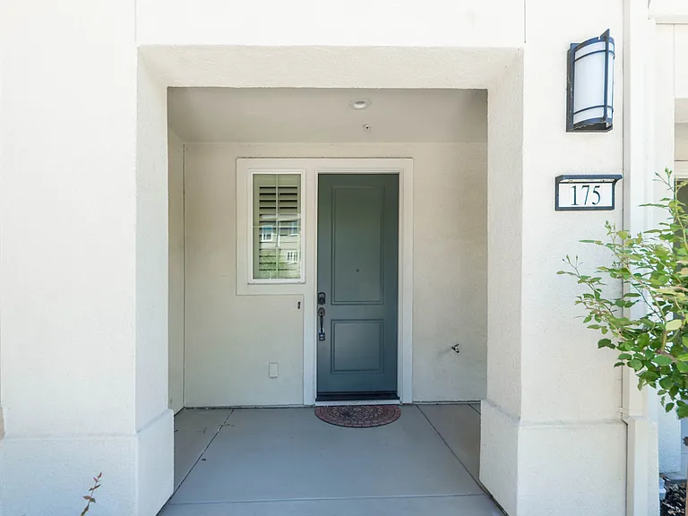 175 Lewis Ln — Photo 2