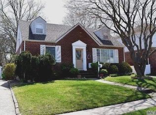98 Kent Rd, Valley Stream, NY 11580