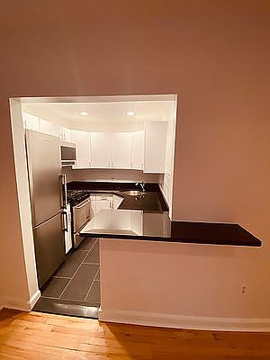 5th image of 642 Amsterdam Ave APT 2A