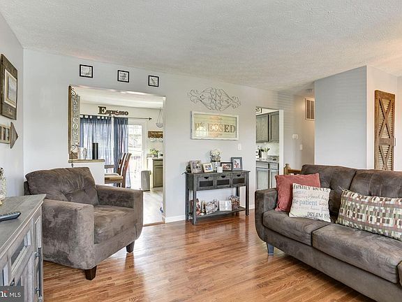 3rd image of 742 Danville Cir