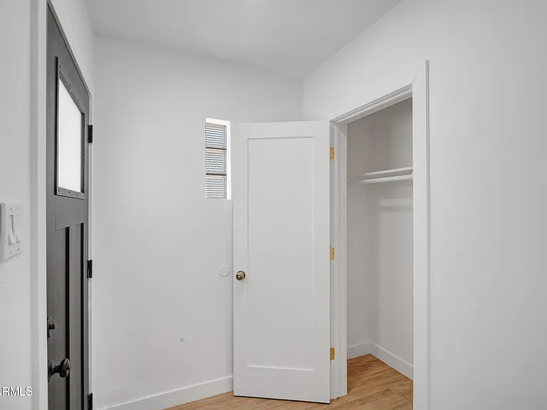 4028 E Edgemont Ave — Photo 14
