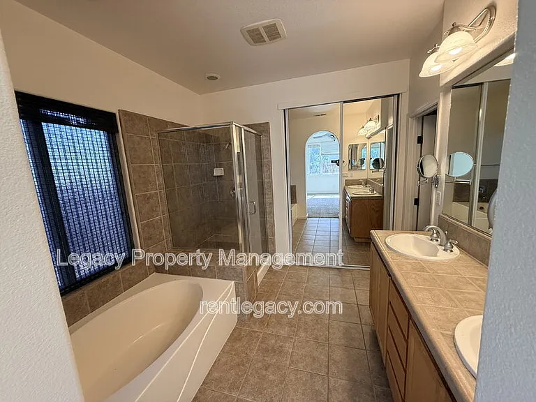 10230 Canadeo Cir — Photo 12