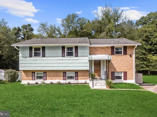 7884 W Riverside Dr, Pasadena, MD 21122