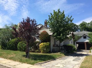 16 Crampton Ave, Great Neck, NY 11023