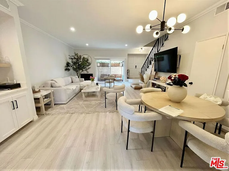 5139 Balboa Blvd #2 — Photo 9