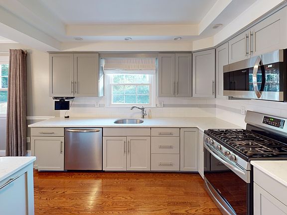 4th image of 5202 Linden Ct