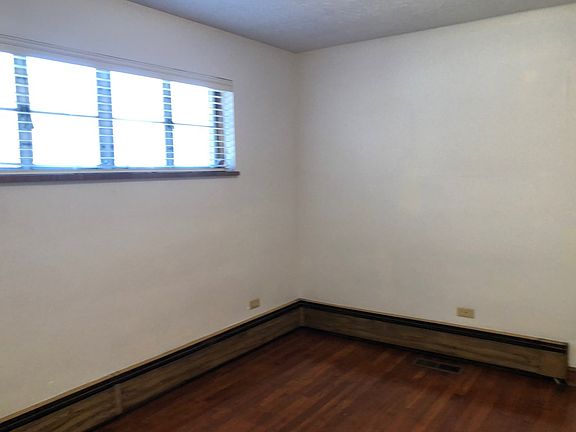 4th image of 1098 Fairview St