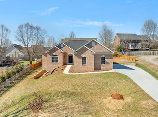 6 Castleton Ct, Johnson City, TN 37615
