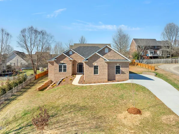 6 Castleton Ct, Johnson City, TN 37615