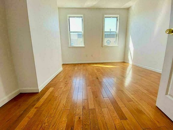 5th image of 30 Driggs Ave #3C