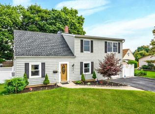 43 Hollow Ln, Levittown, NY 11756