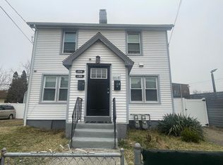 198 Willow St #1, Bridgeport, CT 06610