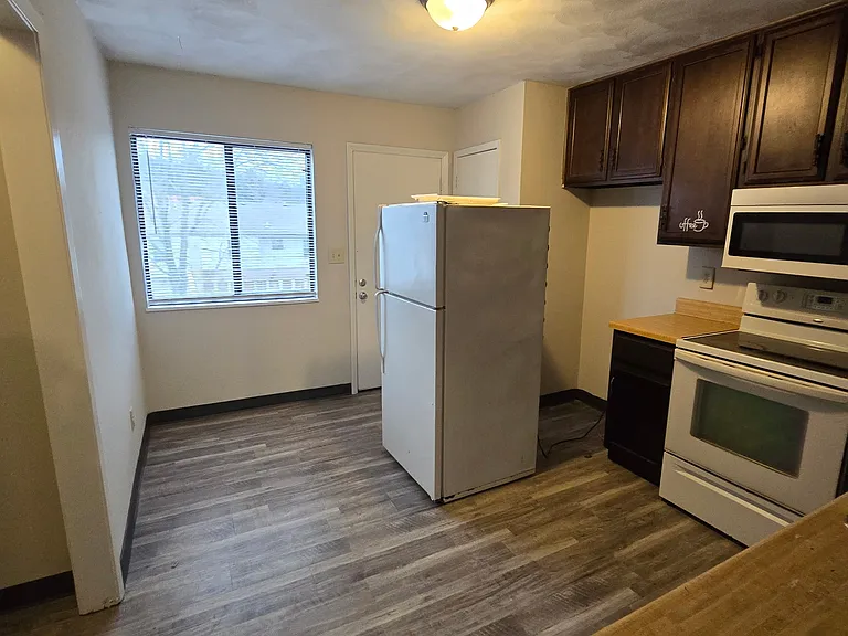 5201 S Brooks Dr #C — Photo 6