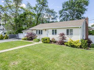 11 Sheffield Ave, West Babylon, NY 11704
