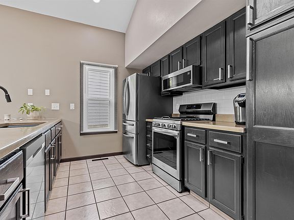 3rd image of 5840 Windy Knoll Dr