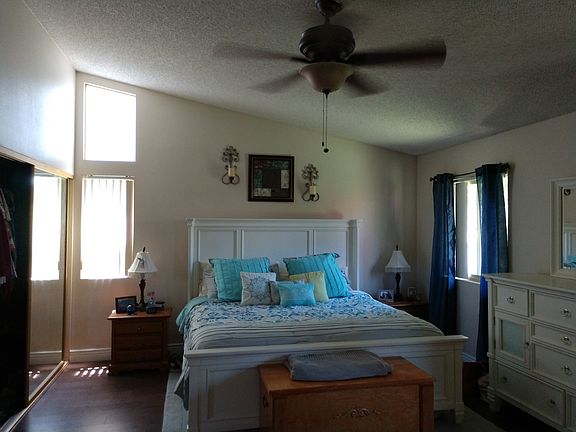 Master Bedroom (14 x 18)

