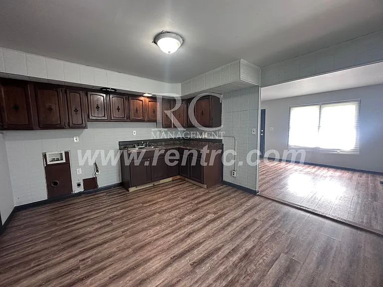 1204 Giddings St — Photo 2