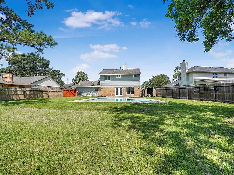 17810 Crestline Rd — Photo 28
