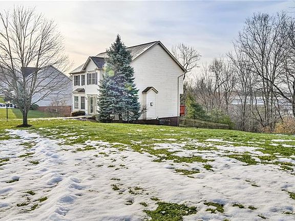 3rd image of 100 Autumn Hill Dr