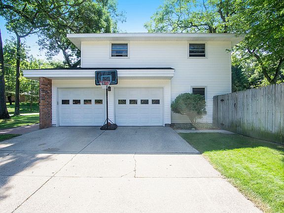 4th image of 2133 Easthill Dr
