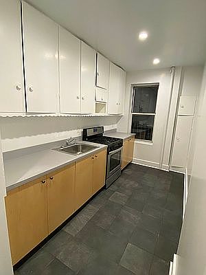 2nd image of 4966 Broadway APT 6