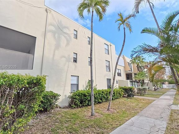 2nd image of 20300 W Country Club Dr #Penthouse 18-3