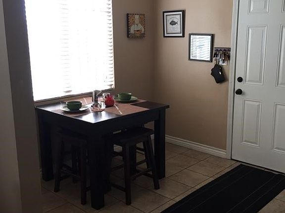5th image of 921 E 103rd Pl