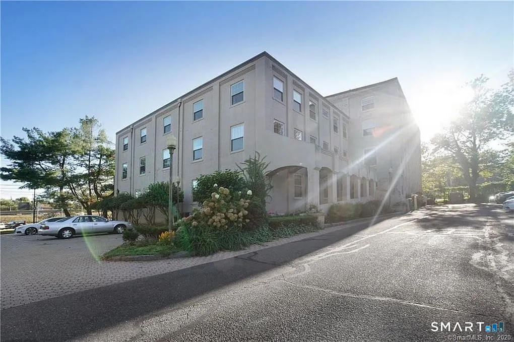 1 bed, 1.0 bath, 703 sqft, $2,100 — Photo 2