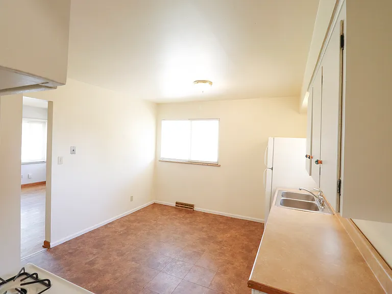 608 Cowan St — Photo 6