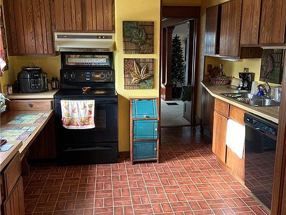 3rd image of 87 E Division St
