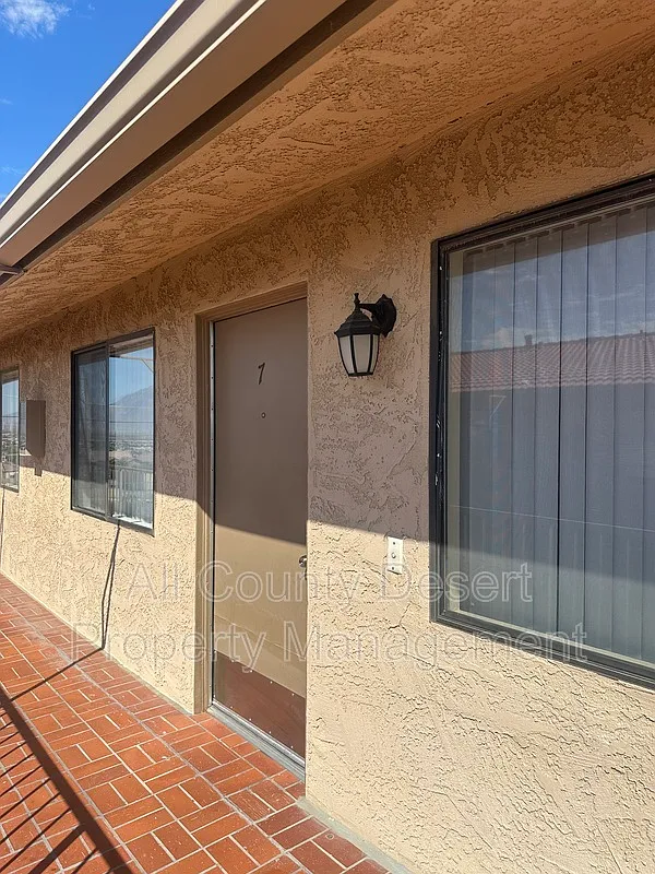 2 bed, 1.0 bath, 648 sqft, $1,395 — Photo 2