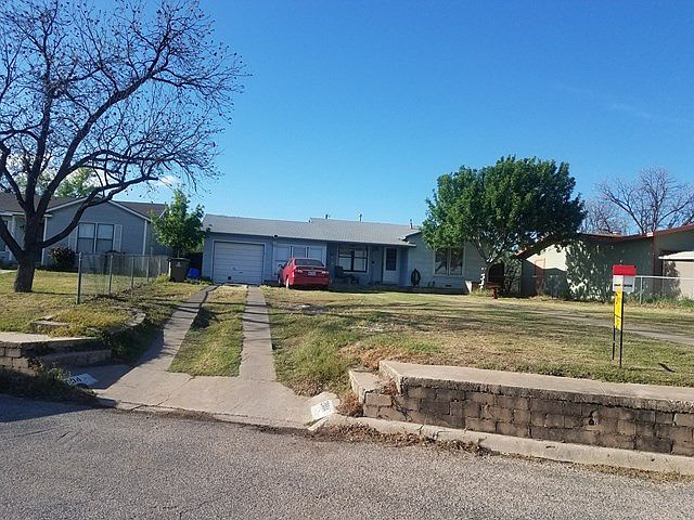 1st image of 2004 Woodlawn Dr