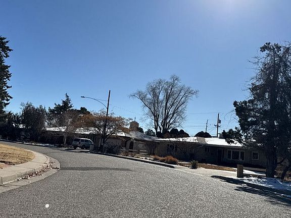5th image of 901 McDuffie Cir NE