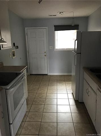 2nd image of 3515 Benard Ave APT 1