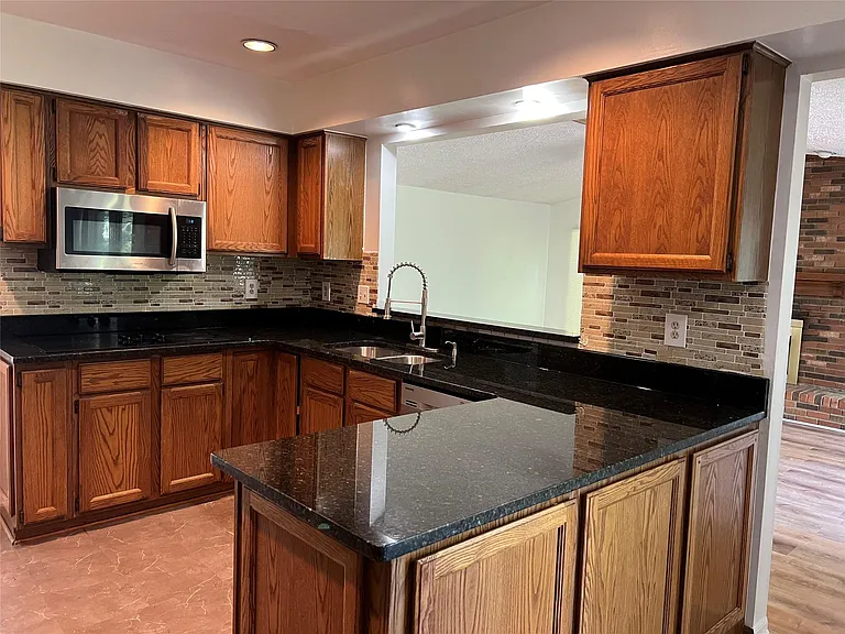 6330 Odessa Dr — Photo 24