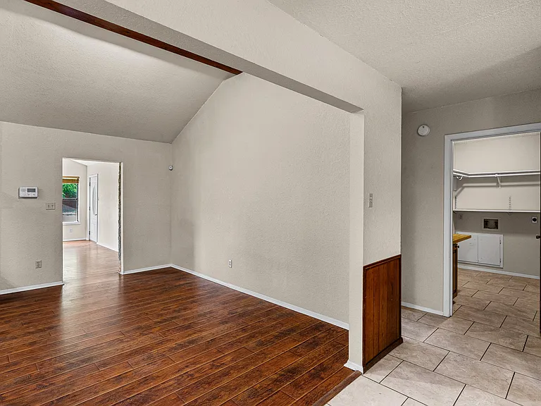1017 Meadowlark Ln — Photo 11