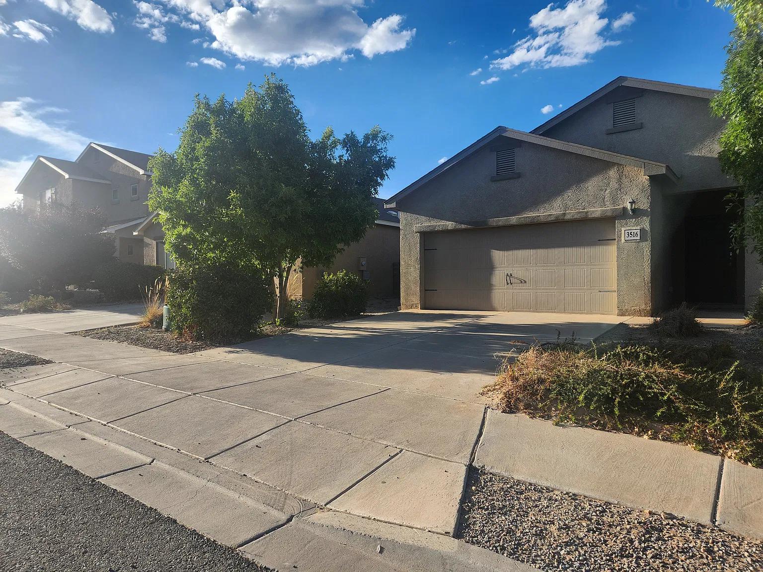 3 bed, 1422 sqft, $2,200 — Photo 2