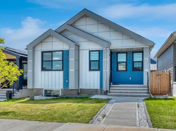 33 Lucas Rise NW, Calgary, AB T3P 1N3