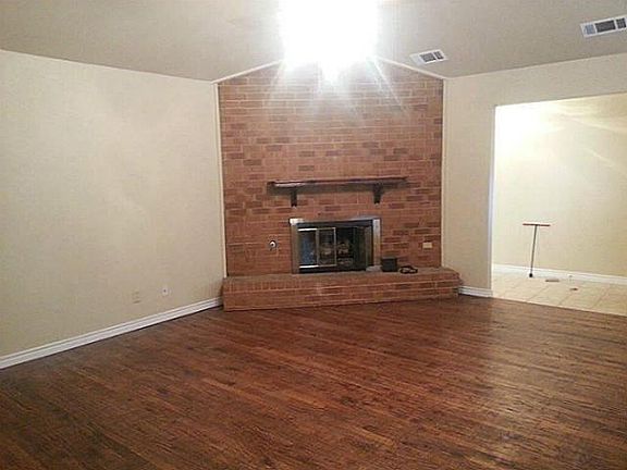 4th image of 920 Hillside Ln