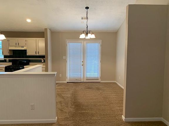 4th image of 135 Woodcrest Way