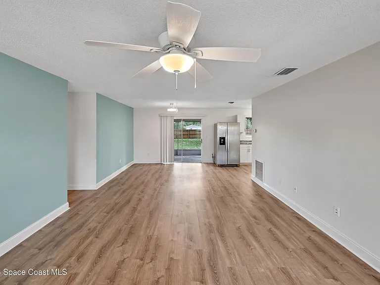 400 Calabria Ave SE — Photo 4