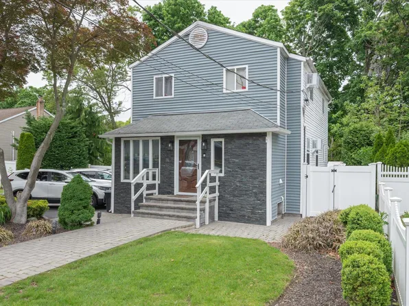 369 Collington Drive, Ronkonkoma, NY 11779