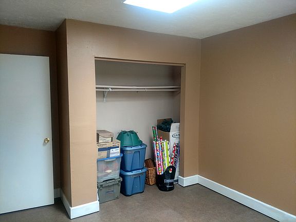 3rd image of 405 Sussex Dr